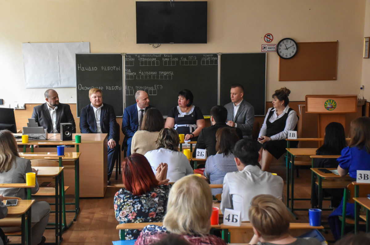 Руководитель Рособрнадзора проверил готовность экзаменационных пунктов в ЛНР перед началом ЕГЭ
